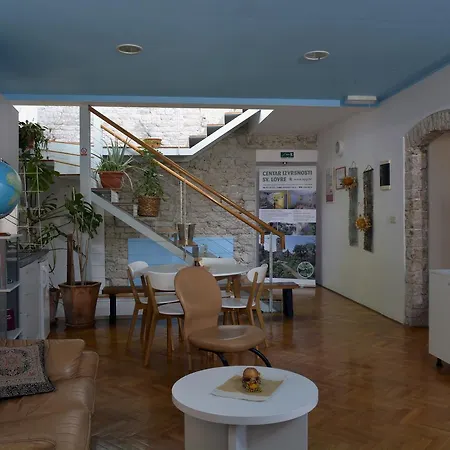 Sv. Lovre Albergue *