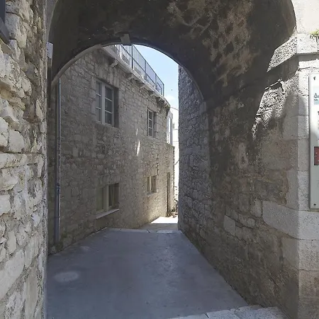 Sv. Lovre Auberge de jeunesse *