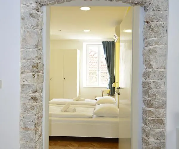 圣老楞佐旅舍 旅馆 *