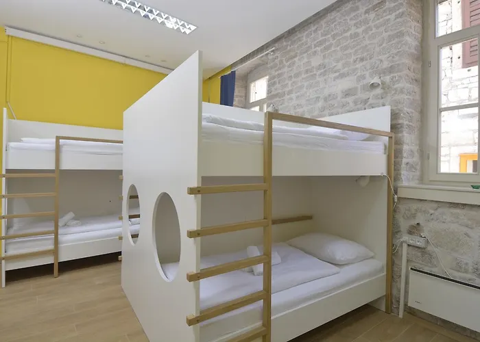 圣老楞佐旅舍 旅馆 *