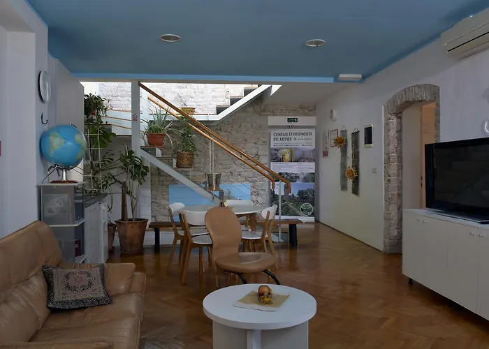 Sv. Lovre Хостел *