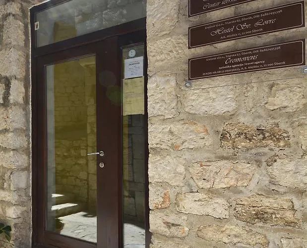 圣老楞佐旅舍 旅馆 希贝尼克